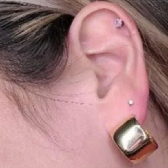 SUGARFIX by Baublebar Gold Finished Minimalist wide huggy hoop Earrings, NWT New - Picture 3 of 6